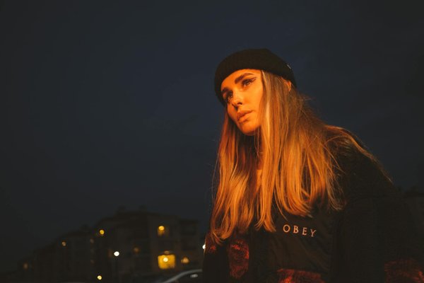 Transformez Votre Espace en Fête : Astuces pour Utiliser des Guirlandes Lumineuses